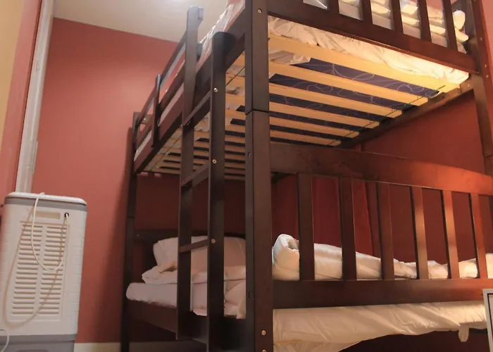 A2j Bgc Luxury 2br Loft Near Burgos Circle, Malls